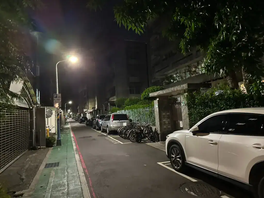 深法店面路邊停車格